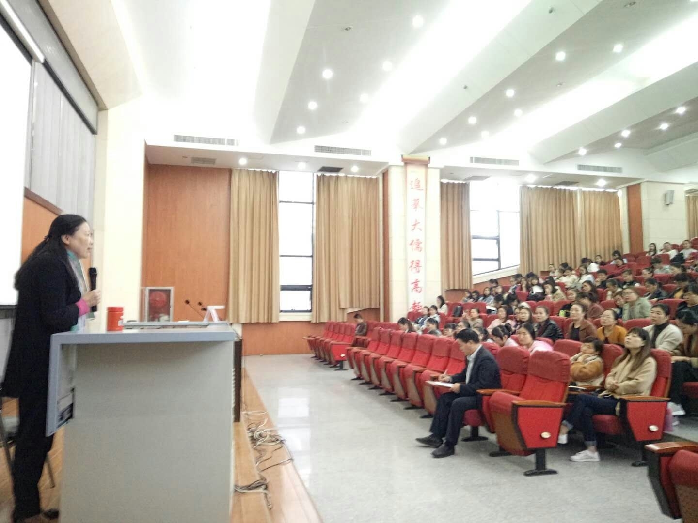 杨莉君3.jpg 杨莉君3.jpg